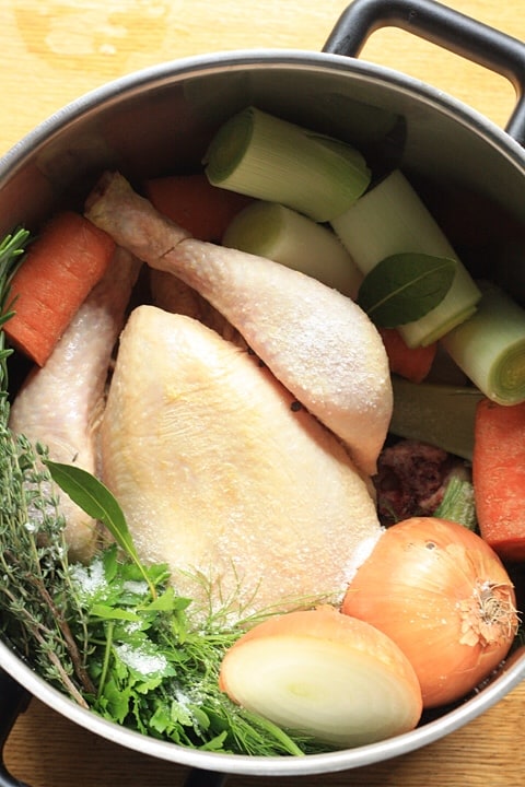 chicken poaching with veg for chicken and leek pie