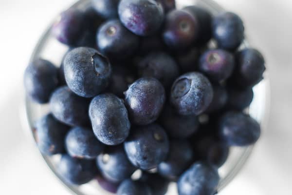 A close up of blueberries