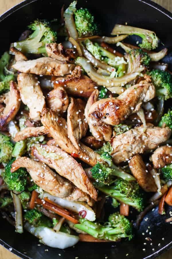 A pan filled with chicken and broccoli