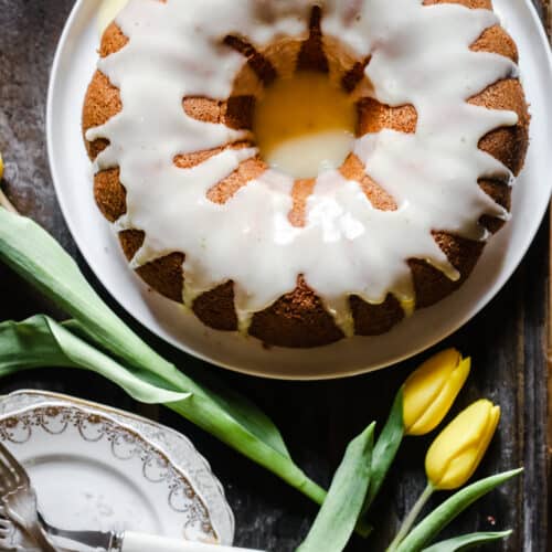 Vanilla bundt cake from above