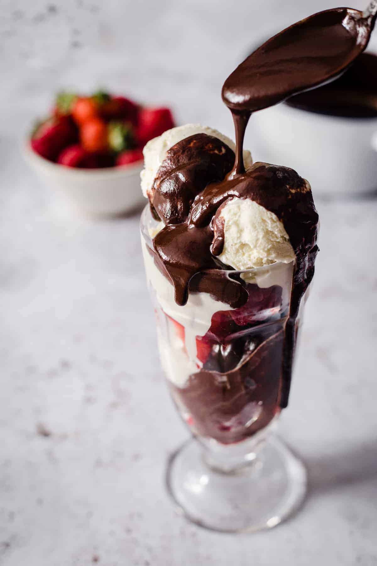 The Best Easy Chocolate Sauce Easy Recipes To Make At Home 