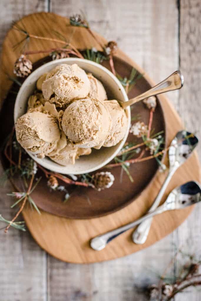gingerbread ice cream in a bowl from above