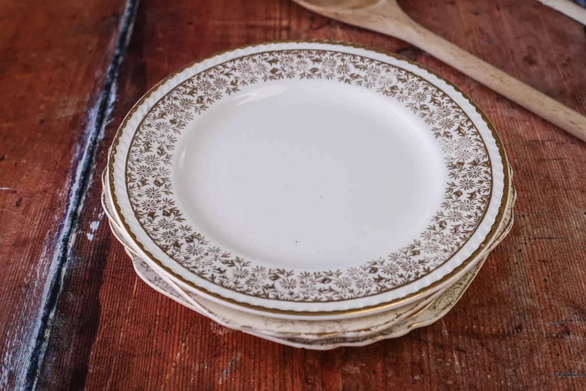 stack of saucers ready for saucer jam setting test.